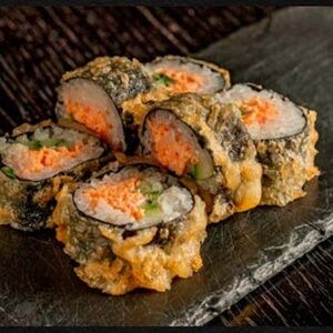 Горячий ролл с крабом