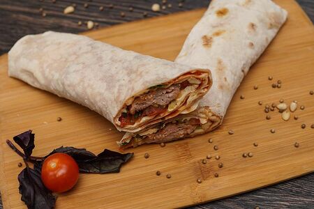 Люля-кебаб в буруме с курицей и тан