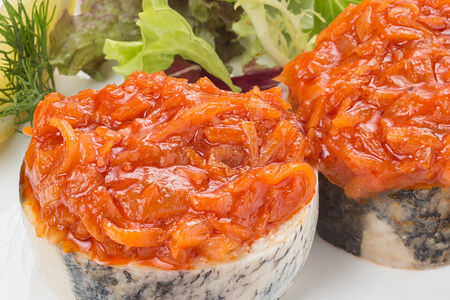 Фаршированная щука под овощным маринадом