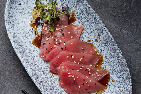 Сашими с тунцом