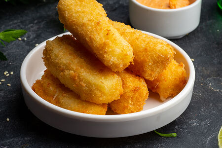 Сырные палочки с соусом