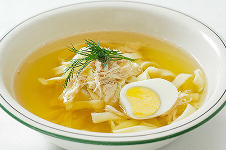 Куриный бульон с домашней лапшой