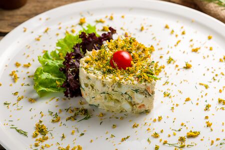 Салат Оливье со слабосоленой семгой