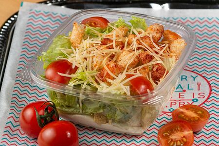 Салат Цезарь с курицей