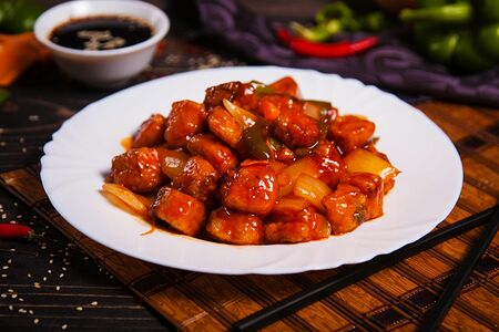 Минтай в кляре с овощами в кисло-сладком соусе