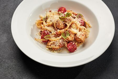 Паста с индейкой и вялеными томатами