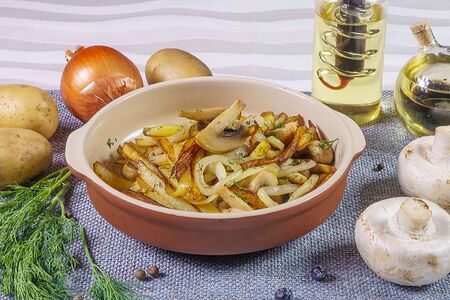 Картофель, жаренный с грибами