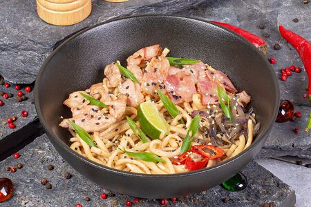 Wok Карбонара по-азиатски