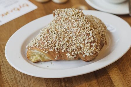 Круассан с соленой карамелью