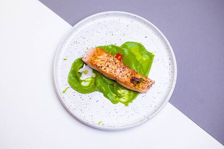 Лосось с кремом из брокколи