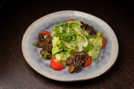 Салат с куриной печенью