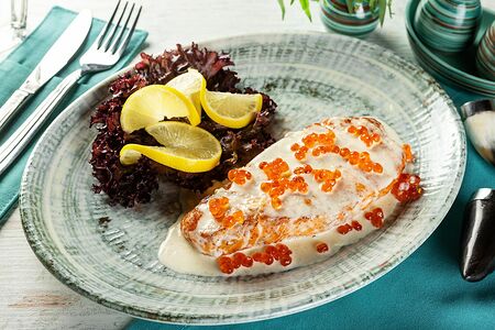 Семга с икорным соусом