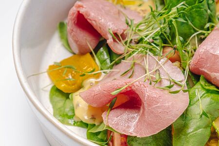 Мясной салат с печеными овощами