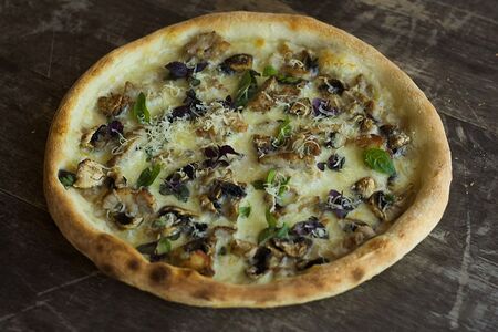 Пицца с курицей и грибами