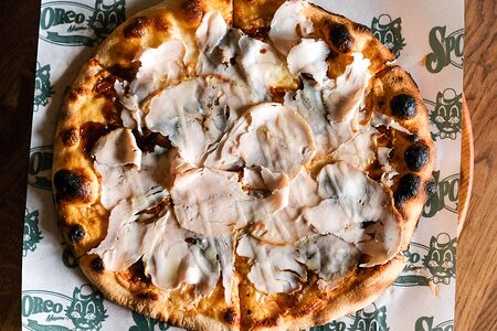 Пицца с пастрами из индейки