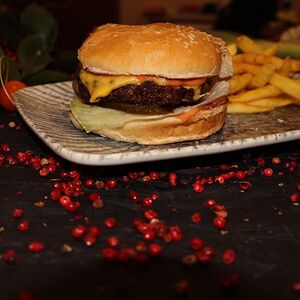 Бургер говяжий детский с фри