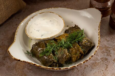 Долма с муссом из мацони и эстрагона