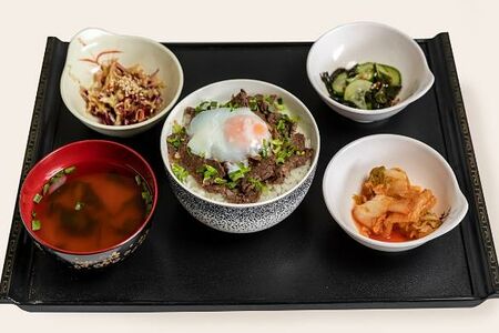 Сет Гюдон с яйцом и луком