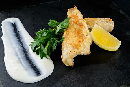 Окунь под сливочным соусом