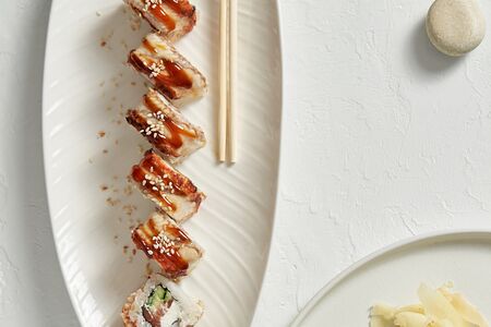 Ролл с копченым угрем