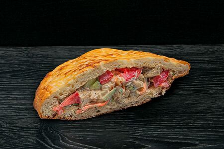 Половинка шаурмы с курицей в тандыре