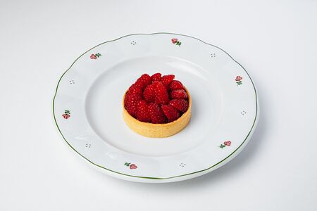 Тарталетка с малиной