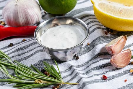 Сметанно-чесночный соус