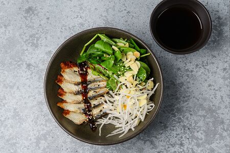 Угорь сашими