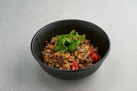 Вок Жареный рис с говядиной