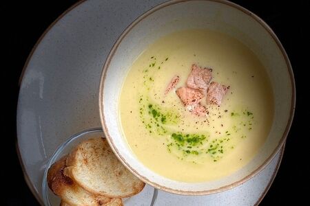 Сырный суп-пюре с лососем