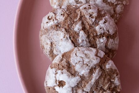 Печенье шоколадное с орешками