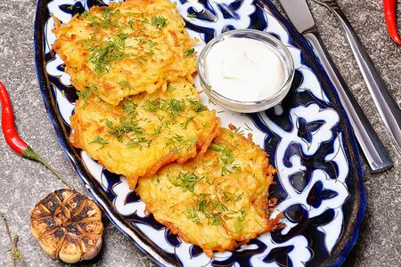 Драники со сметаной