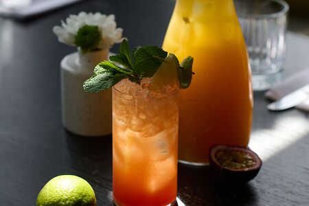 Лимонад манго-маракуйя