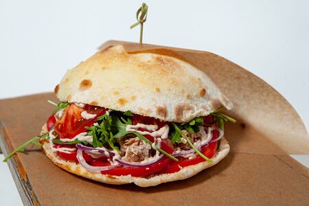 Фирменный сэндвич с тунцом