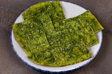 Фокачча с соусом песто