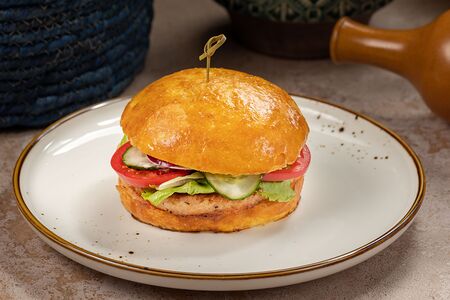 Бургер с телятиной