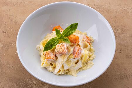 Фетучини с лососем 