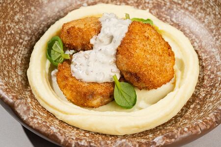 Куриные котлеты с картофельным пюре