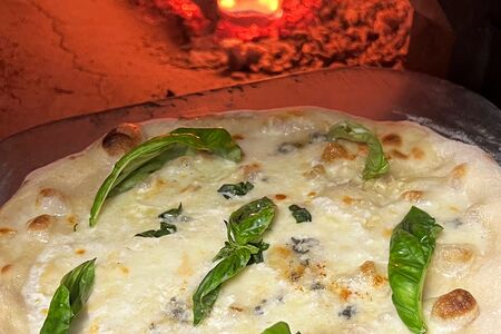 Неаполитанская пицца Четыре сыра 