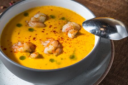 Крем-суп из тыквы с креветками