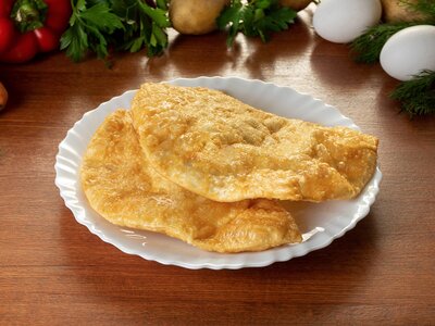 Чебурек с двойной начинкой из говядины