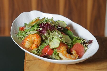 Салат с креветками и грейпфрутом 