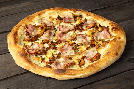 Пицца с лисичками и беконом 32 см