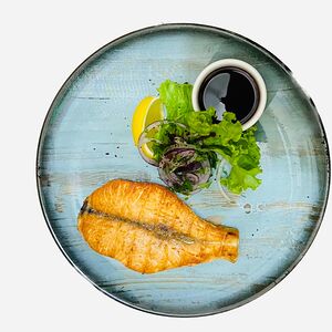 Стэйк сёмги жареный с овощным шашлычком