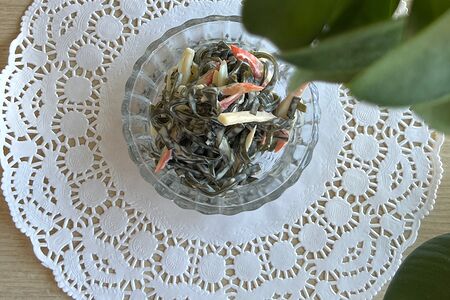 Салат Морская капуста с крабовыми палочками