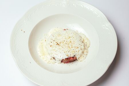 Тартар из говядины с сырным муссом