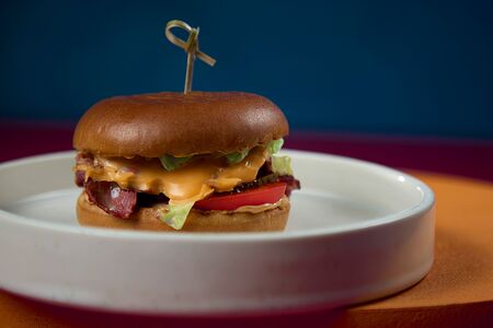 Бургер бриошь с перечной кониной