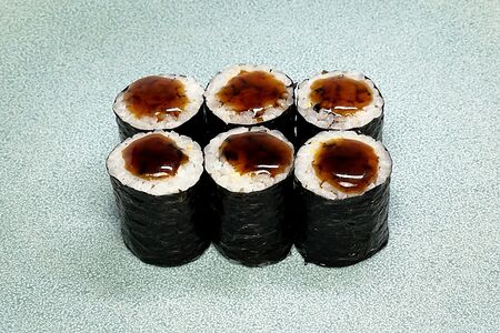 Мини-ролл с угрем