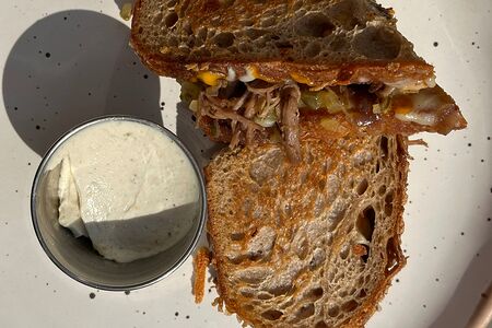 Сэндвич из рваной говядины