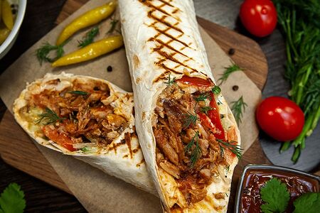 Шаверма в лаваше из мяса куриного бедра